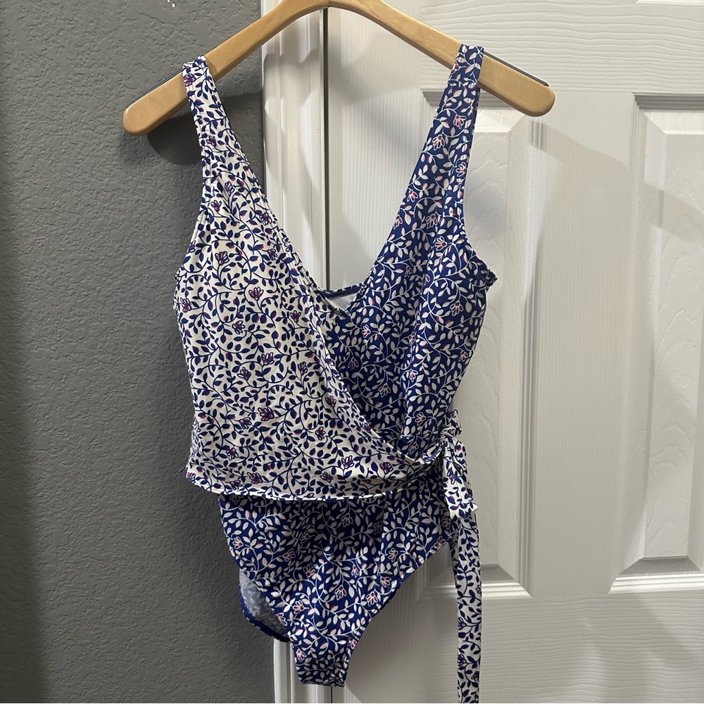 Summersalt The Perfect Wrap Plus Size Blue Floral Swimsuit Size 14
